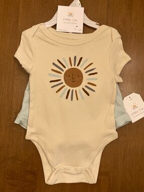 100% Organic Cotton Set. Bodysuit with Sun Graphic + Shorts- Cream & Blue